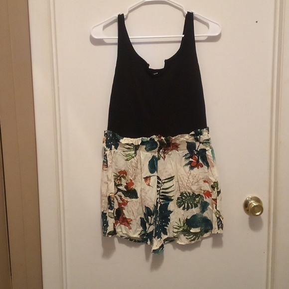 SHEIN Pants - Shein Black & White Floral Sleeveless Romper - Size Large
